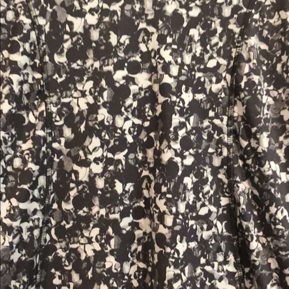 EUC LOLE Zip up size medium but fits like a small - Picture 7 of 8